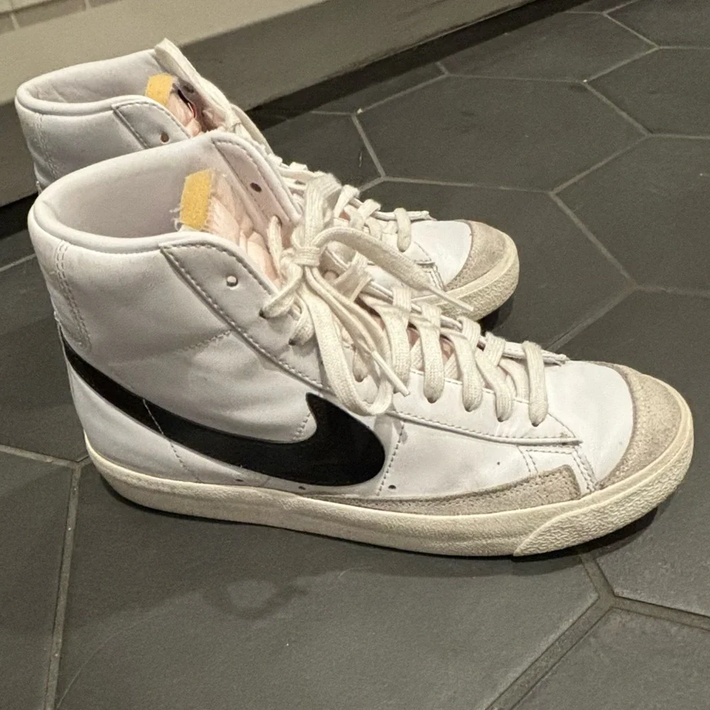 Nike Blazer Mid 77, black and white, women’s size 8.5 high top sneakers - Picture 8 of 12